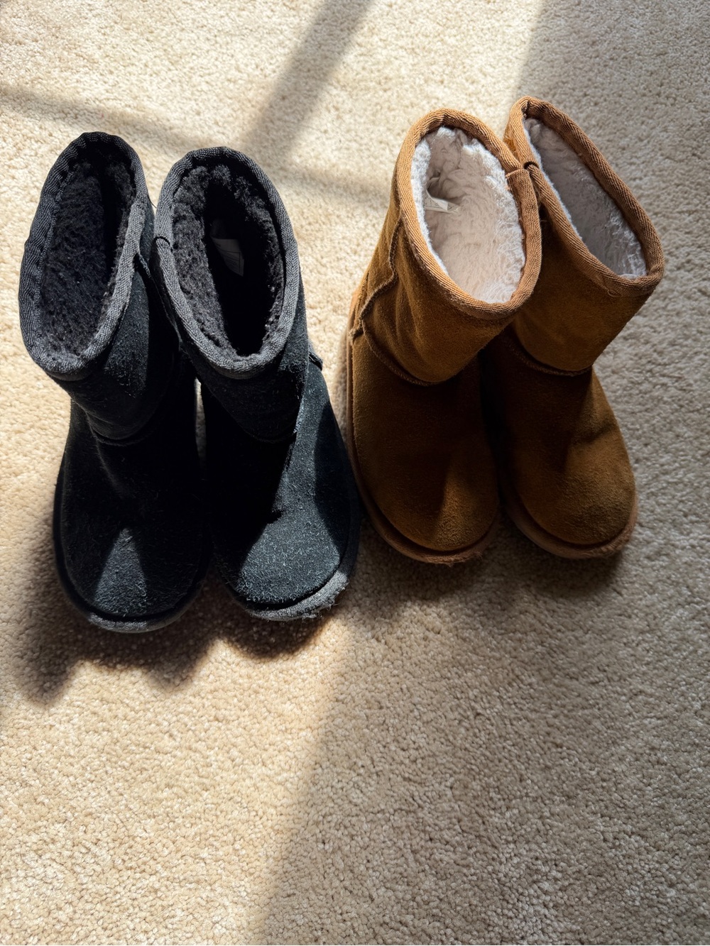 UGG Koolaburra Kids 11 Toddler Black and Chestnut Suede Cozy Boot